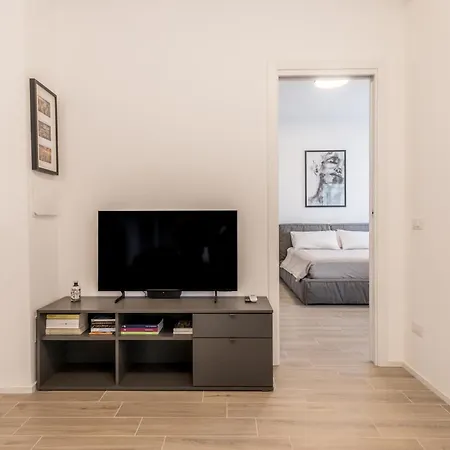 Domus Urbe Piramide Apartament