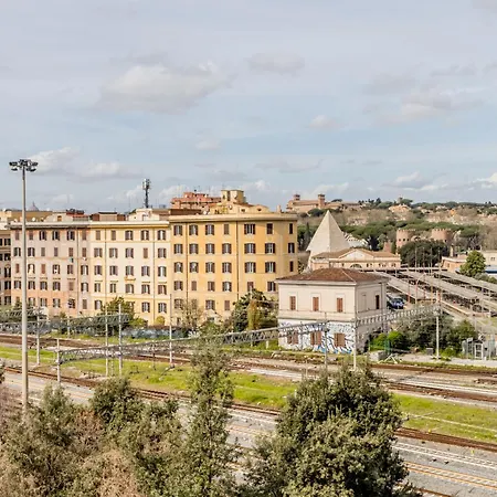 Domus Urbe Piramide Lägenhet *