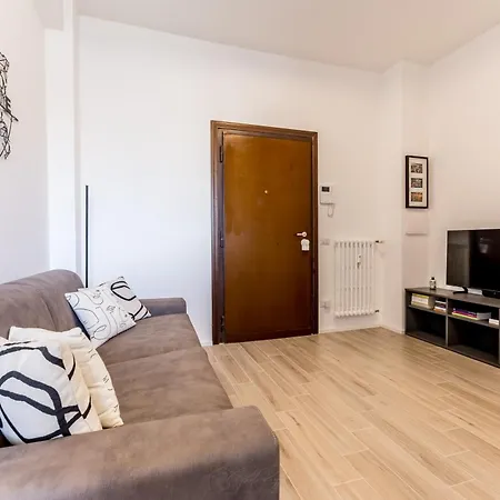 Domus Urbe Piramide Apartment