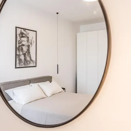 Domus Urbe Piramide Apartment *