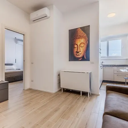 Domus Urbe Piramide Apartment